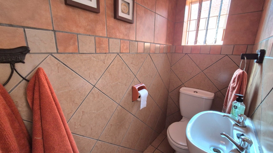 3 Bedroom Property for Sale in Roodia Free State